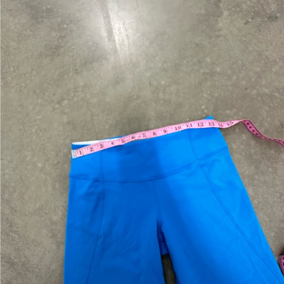 Lululemon Gather & Crow Cropped Leggings Sz 6, Elec. Floral Blue, Back Slit, EUC - Picture 5 of 6